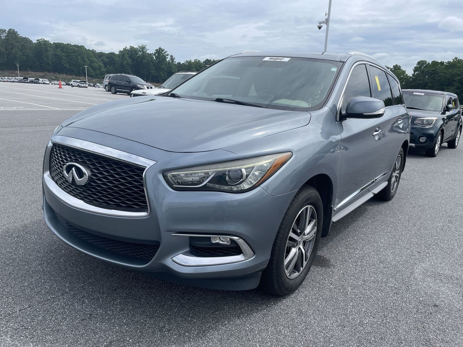 2017 Infiniti QX60 photo 1