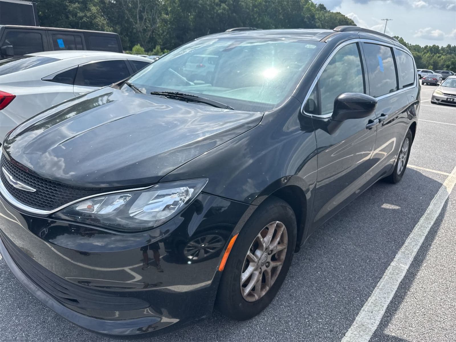 2020 Chrysler Voyager LXi photo 1
