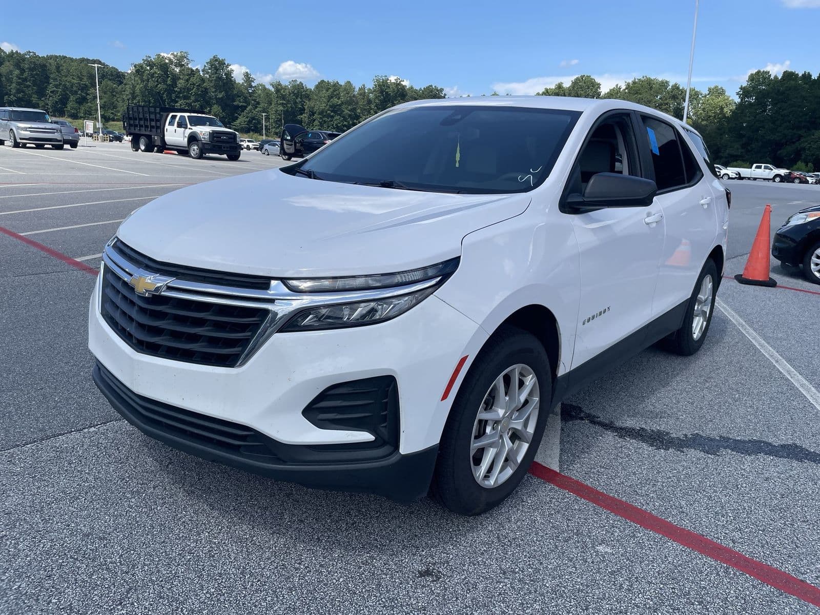 2023 Chevrolet Equinox LS photo 1