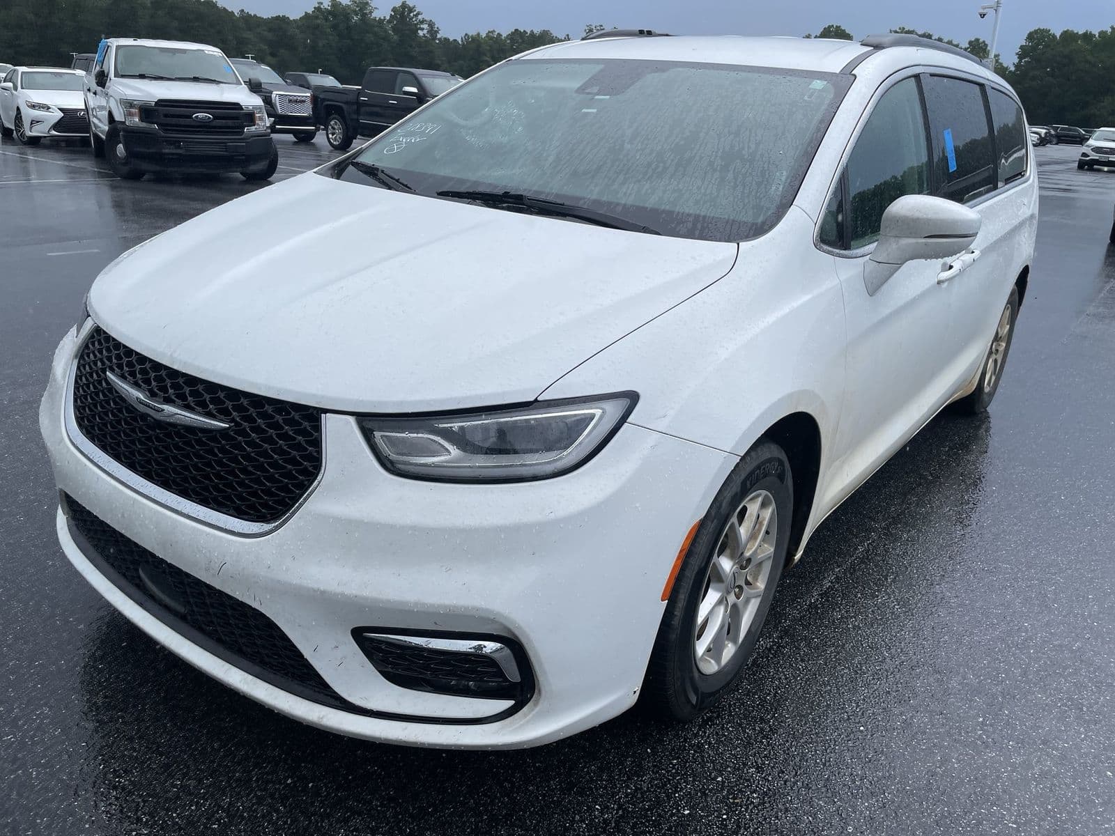 2022 Chrysler Pacifica Touring L photo 1